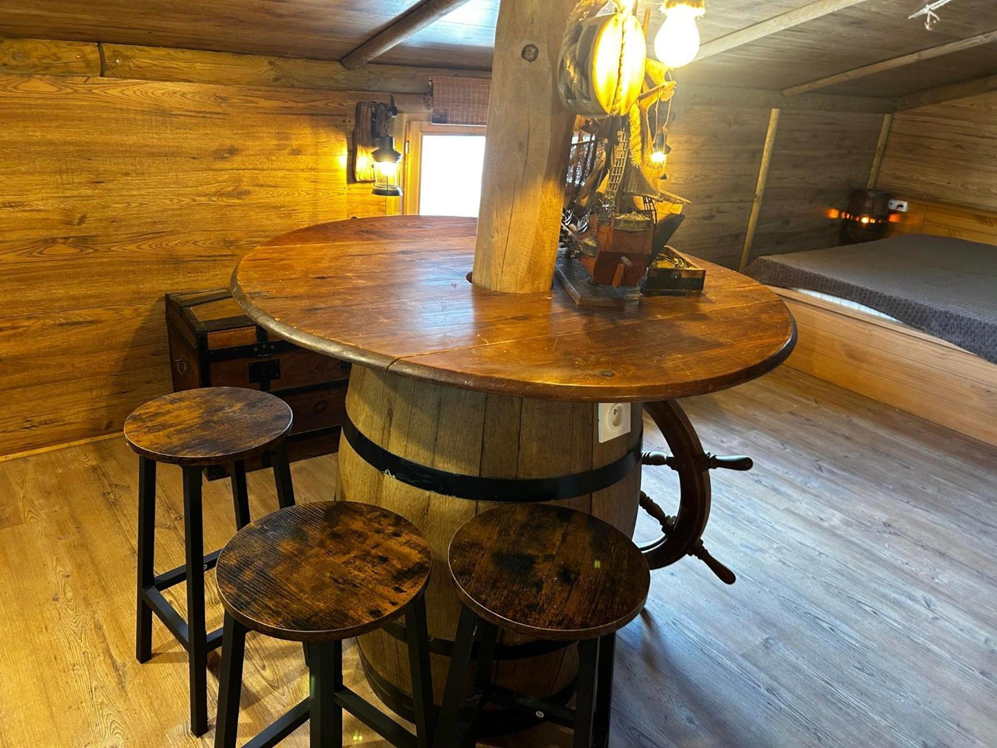 Les Chambres De Paulette Chambres A Theme Jack Sparrow سانت ماري لا مير المظهر الخارجي الصورة