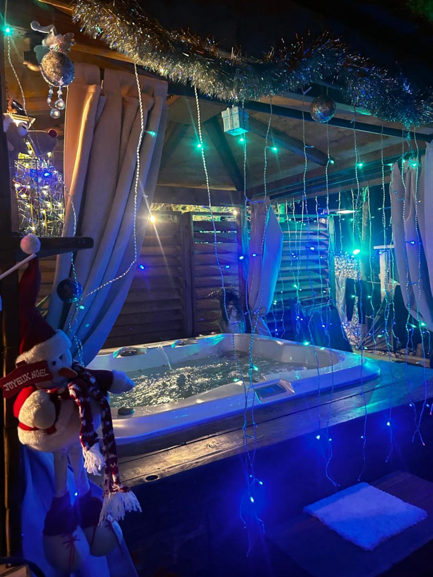 Les Chambres De Paulette Chambres A Theme Jack Sparrow سانت ماري لا مير المظهر الخارجي الصورة